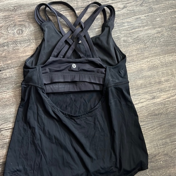 Black Lululemon size 6 top - Picture 1 of 3